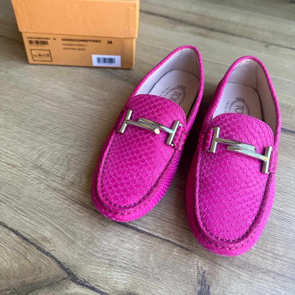 Tod’s Gonnini Doppia T Loafer Fuxia / size 36